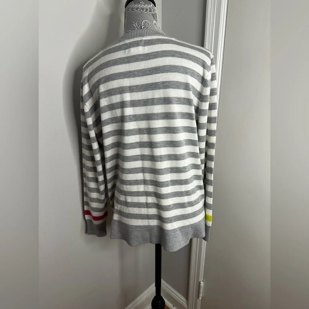 Women’s EV1 Grey And White Striped Large Pullover Lightweight Sweater.